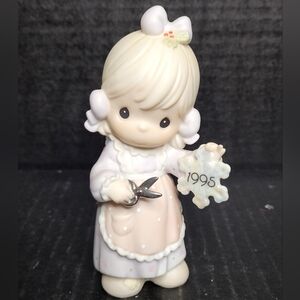 1985 Precious Moments Figurine He Covers The Earth With His Beauty #142654